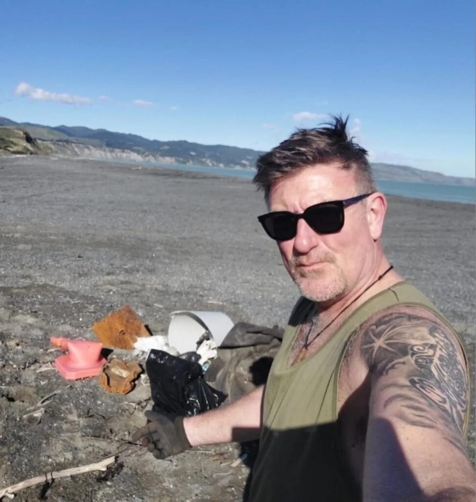 ‘It’s disgusting’: Helpful hands rolling up sleeves to remove rubbish